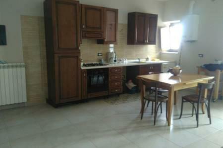 דירות San Demetrio ne' Vestini Palazzo Camelot, 19 Via Nazionale מראה חיצוני תמונה