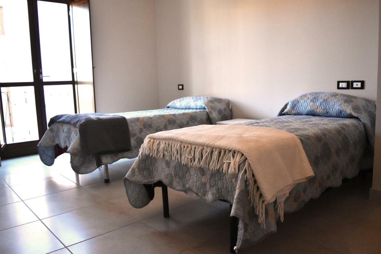 דירות San Demetrio ne' Vestini Palazzo Camelot, 19 Via Nazionale מראה חיצוני תמונה