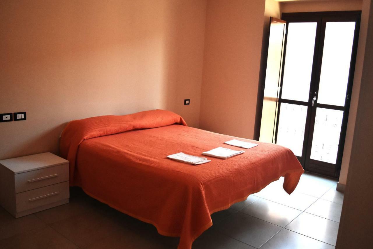 דירות San Demetrio ne' Vestini Palazzo Camelot, 19 Via Nazionale מראה חיצוני תמונה